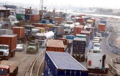 Report: More than half of trucks in Apapa have no business in the Seaports