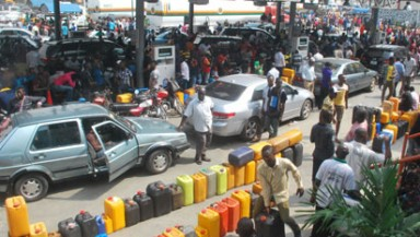 Petrol pump price hits N250 per litre as DPR forces NNPC mega station to dispense product