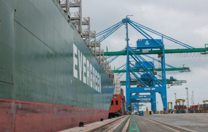 Evergreen, Firm Seal Charter Deal for 11,000 TEU Boxships