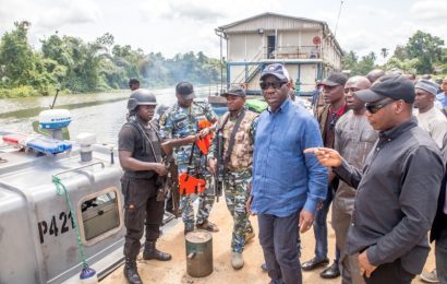 Obaseki Visits Gelegele Port Community, To Strengthen Security Ties With Police, Navy
