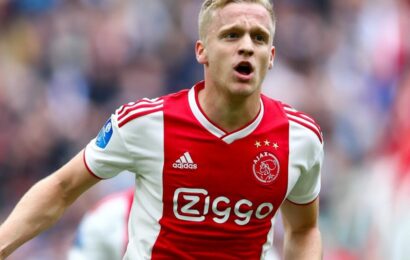 Man Utd Sign Ajax Midfielder For £35m