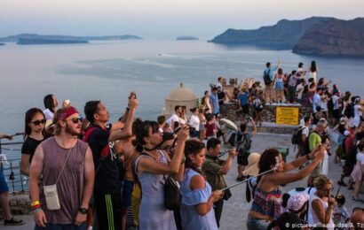 Greece Ends Lockdown, Opens To Tourists