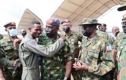 Buhari Applauds Airforce Pilot For Gallantry