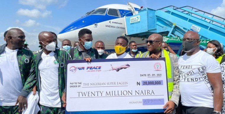 Air Peace Boss Fulfils Cash Promise To Eagles