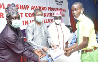 Dangote Refinery Awards Scholarship To Students In Host Communities