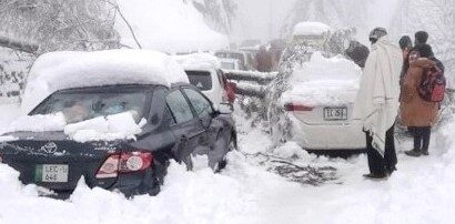 Many Dead As Snow Traps Drivers In Their Vehicles