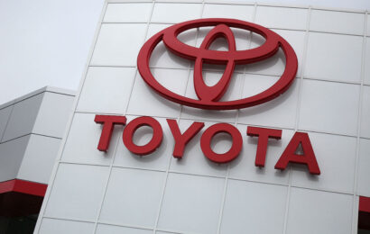 Toyota Quarterly Profit Beats Estimates 
