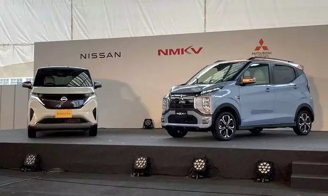 Nissan, Mitsubishi Unveil Light Electric Vehicles