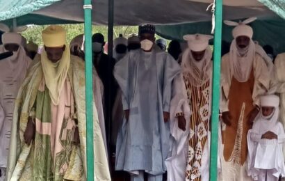 Sallah:  Buhari Donates N1m, Ten Rams, Two Cows To Corps Members In Daura 