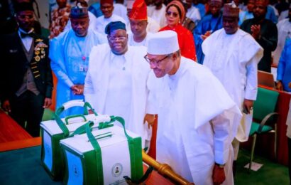 2023:Buhari Presents N20.5trn Budget To Joint Session Of NASS