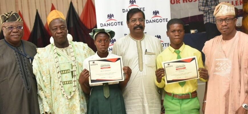 Dangote Refinery Awards Scholarship To 460 Students