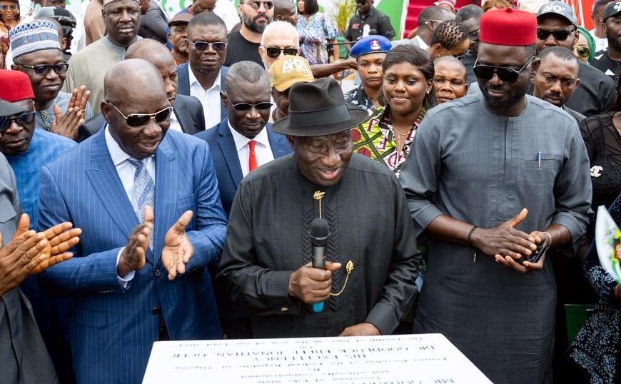 Jonathan Unveils Edo State Secretariat Complex