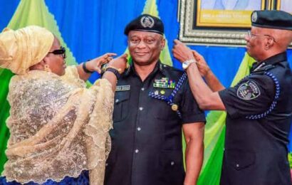 IGP, DIGNITARIES DECORATE 20 AIGs, 19 CPs WITH NEW RANKS