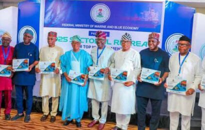 Again, Oyetola Signs Performance Bonds With Agency Heads